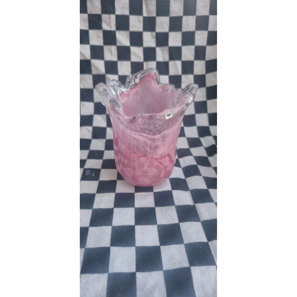 Hand‎ Blown Pink Swirl Art Glass Vase Ruffled Handkerchief Rim 5 Inch